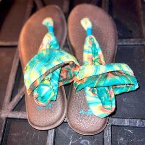 Sanuk Sandals Size 9